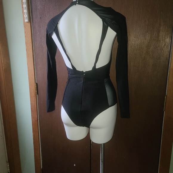 Sexy bodysuit club dance - Picture 3 of 4